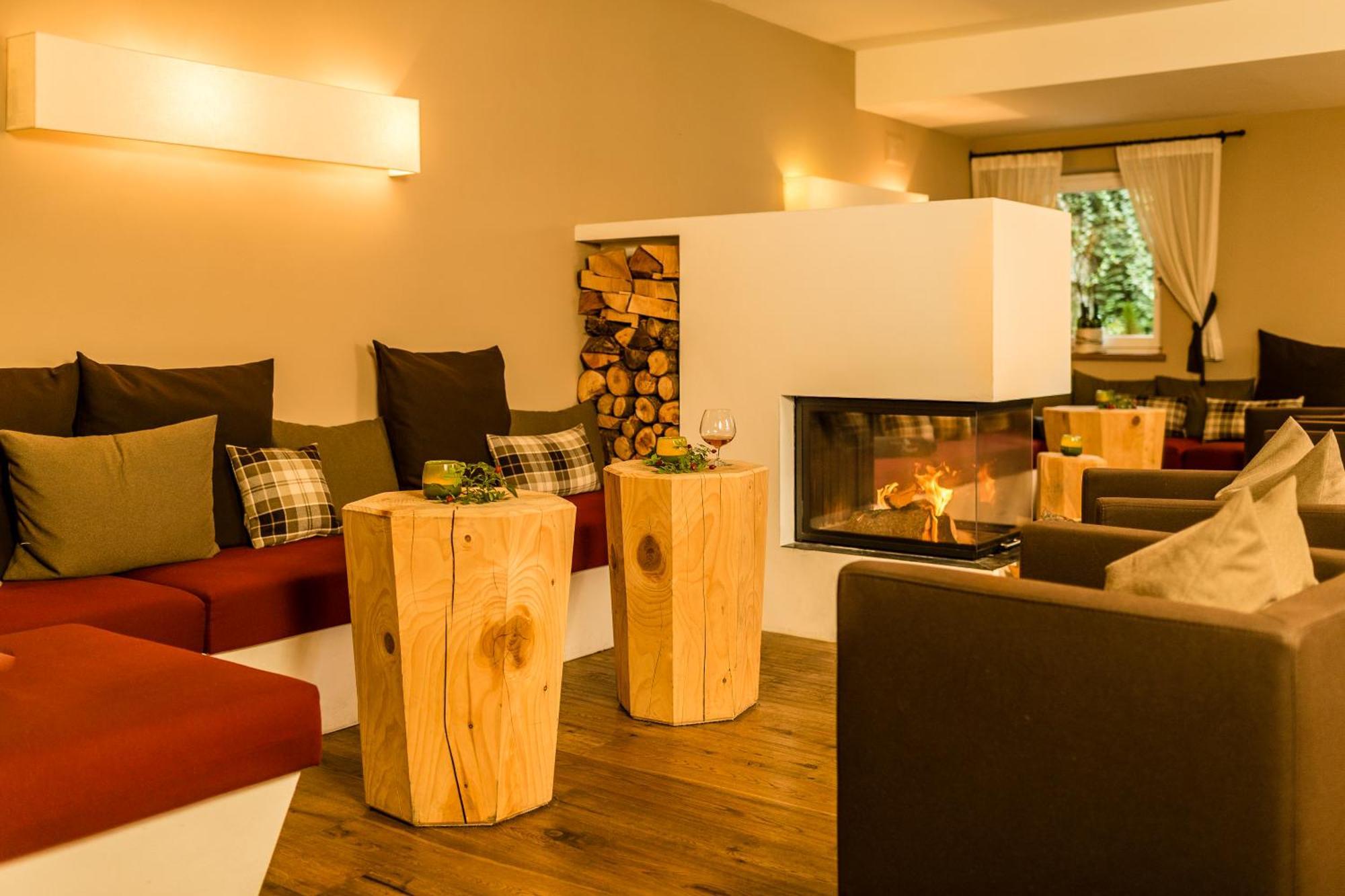 Hotel Mitterplatt  Schenna Exteriör bild